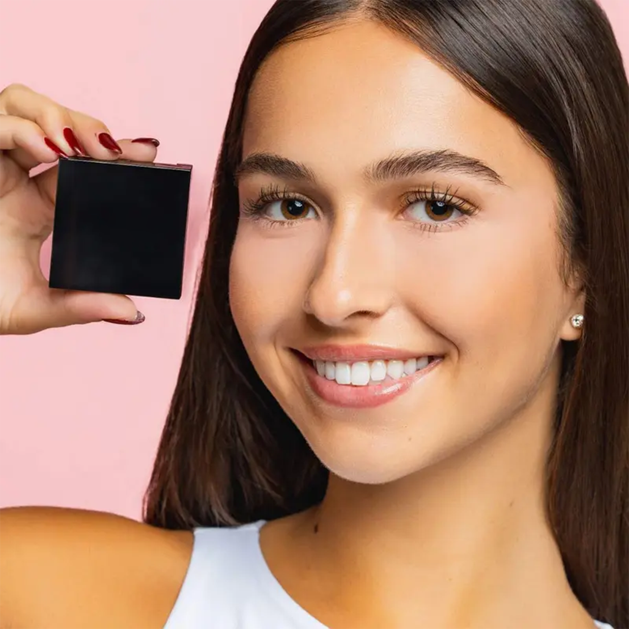 LOVILDS Under Eye Brightener with Caffeine and Peptides visibly reduces dark circles and brightens